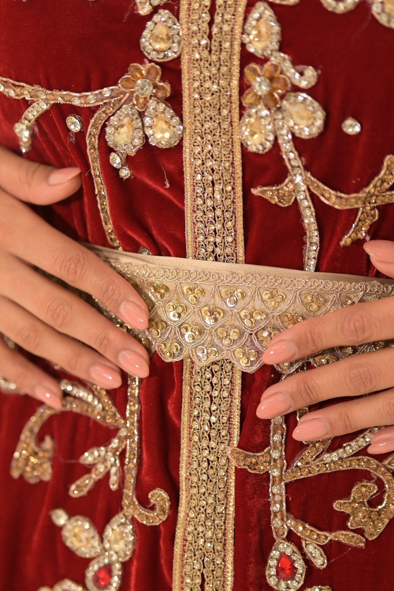 Red velvet kaftan with elegant scarf embroidered with Swarovski stones