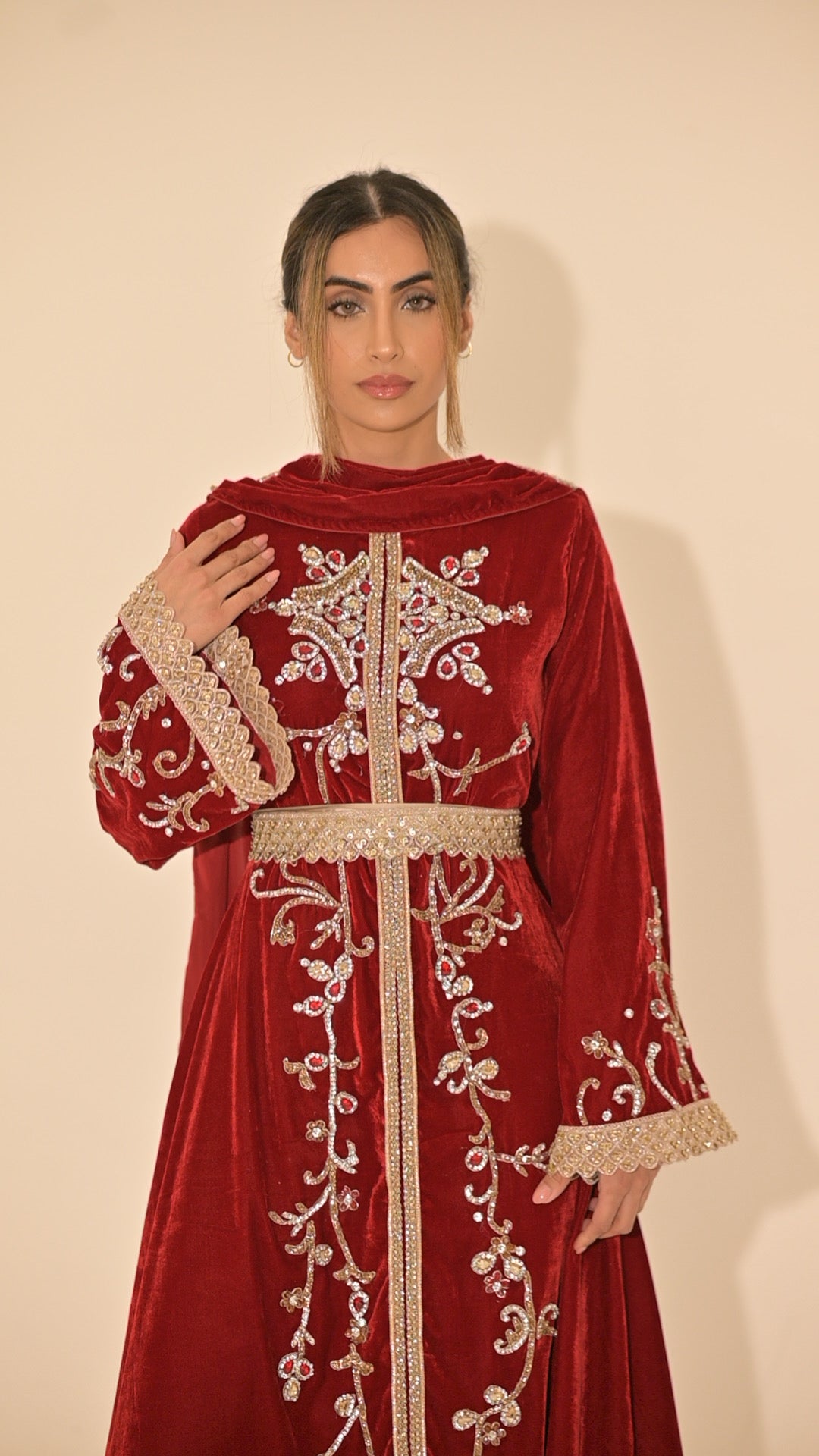 Red velvet kaftan with elegant scarf embroidered with Swarovski stones